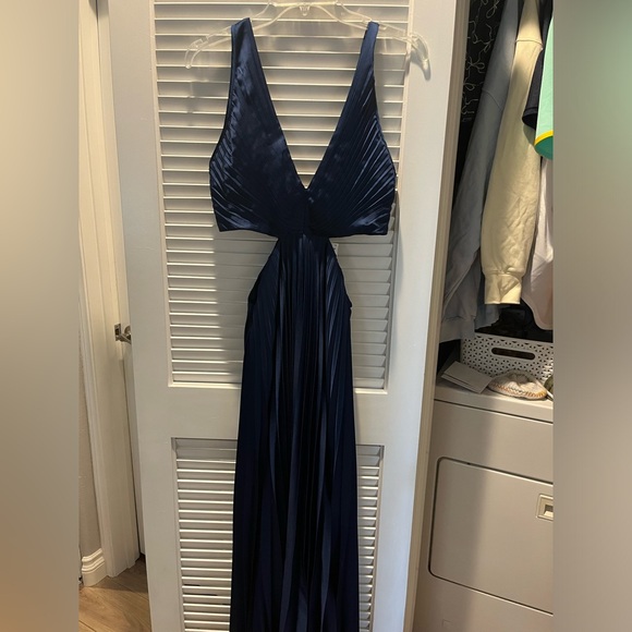 Abercrombie and fitch NWT Satin Pleated Cutout Maxi Dress - Picture 4 of 5